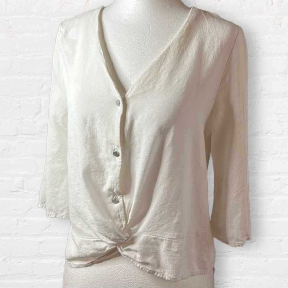 𝅺urban Romantics white mid length sleeves V-neck button front loop waist SZ M